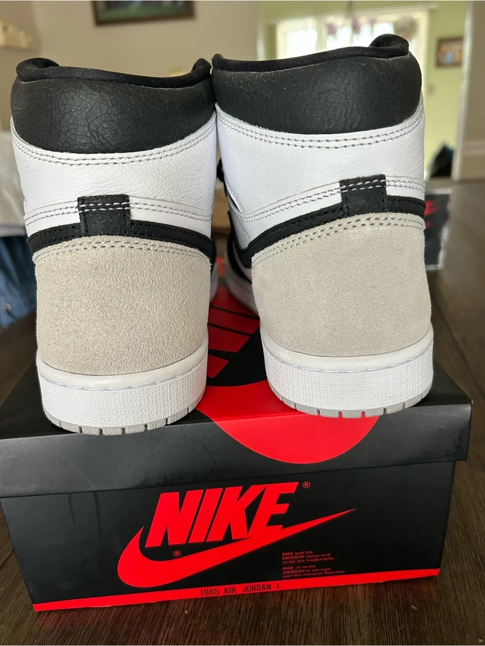 Jordan 1 Retro High OG in bleached coral
